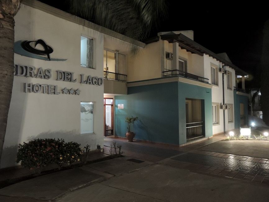 Ingreso al Hotel de Noche